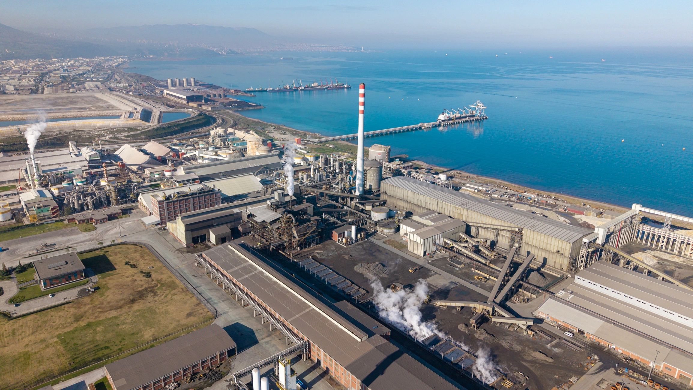 Large metallurgical industrial complex with port access